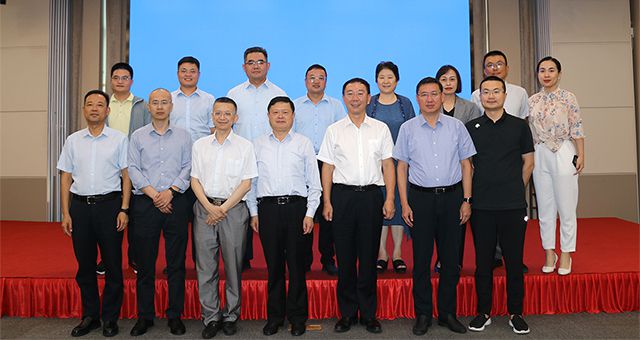 深化合作| 連云港國家級(jí)經(jīng)開區(qū)、市工信局等領(lǐng)導(dǎo)一行蒞臨集團(tuán)洽商合作